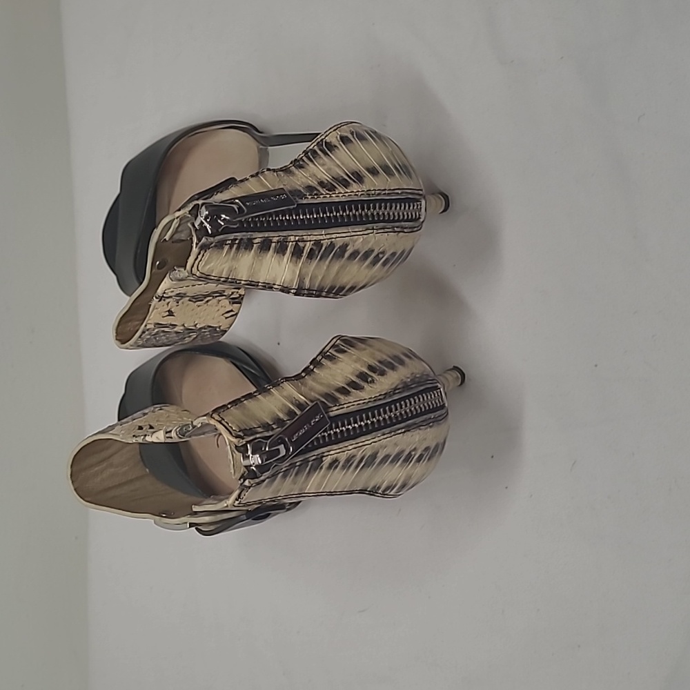 Michael Kors Women's Sandal - Picture 4 of 10